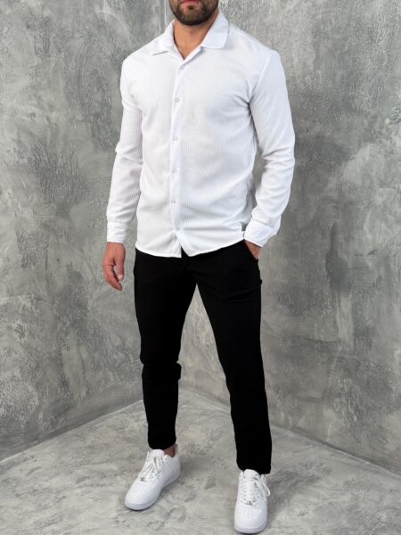 Muška slim fit rebrasta košulja modernog kroja za elegantne i casual kombinacije