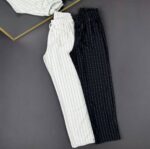 Muške prugaste pantalone sa elastičnim pojasom i modernim slim fit krojem za svakodnevno nošenje.